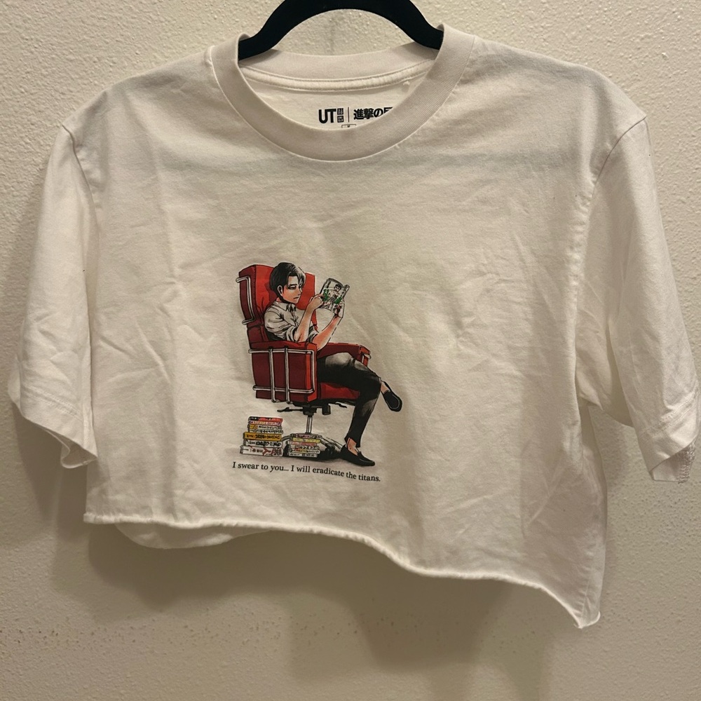 Uniqlo White Graphic Tee - Short Sleeve